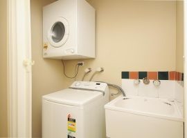 port douglas 3 bedroom apartment - laundry